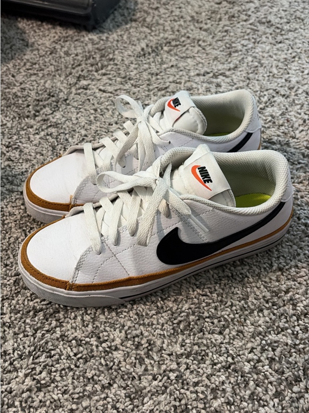 Nike White Kids Low-Top Sneakers with Black Swoosh and Brown Trim